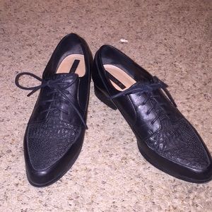 Like New Tahari Pointed Toe Shoes